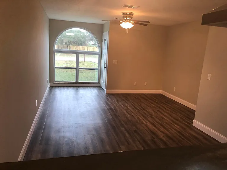 507 Carmen St — Photo 18