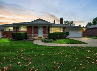 21112 Lakeland St, Saint Clair Shores, MI 48081