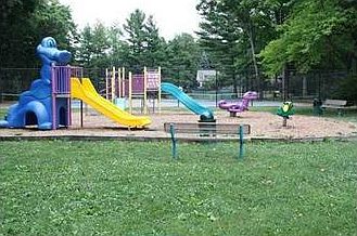 3rd image of 4 Essex Ln