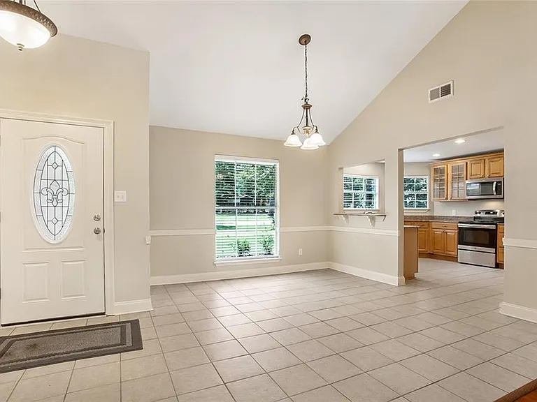 103 Pineland Dr — Photo 2