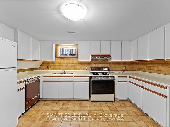 2nd image of 30 Vanwood Rd #Basement