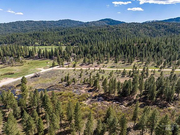 3rd image of 25 Trail Creek Ct
