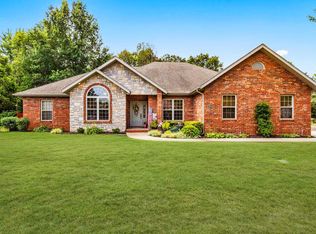 10 Remington Dr, Monett, MO 65708