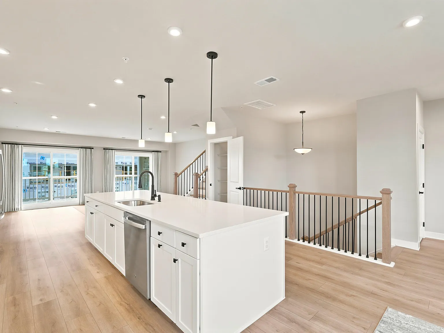 3 bed, 2.5 bath, 2292 sqft, $3,200 — Photo 4