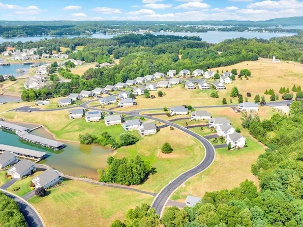 38 Lands End Cir, Union Hall, VA 24176