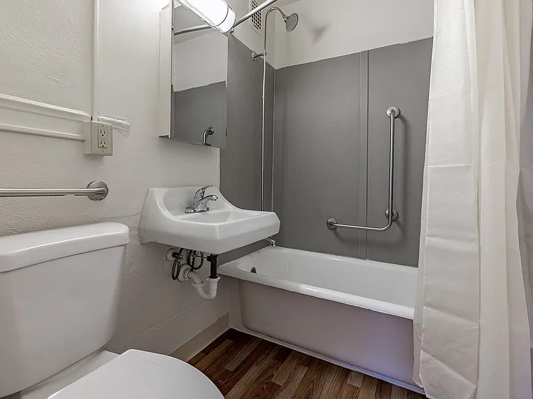 519 Washington St SE — Photo 8
