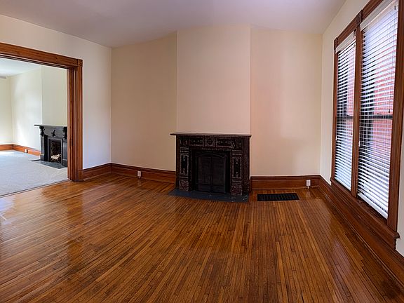 3rd image of 168 Warren St