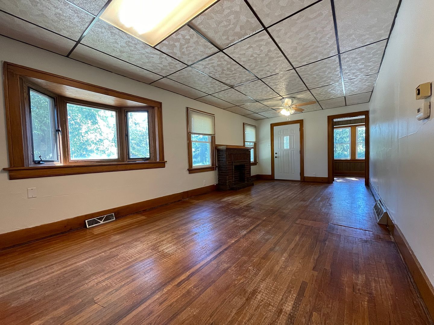 2702 E 4th St, Waterloo, IA 50703 | Zillow