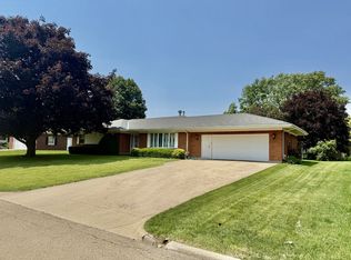1704 Lakewood Dr, Mendota, IL