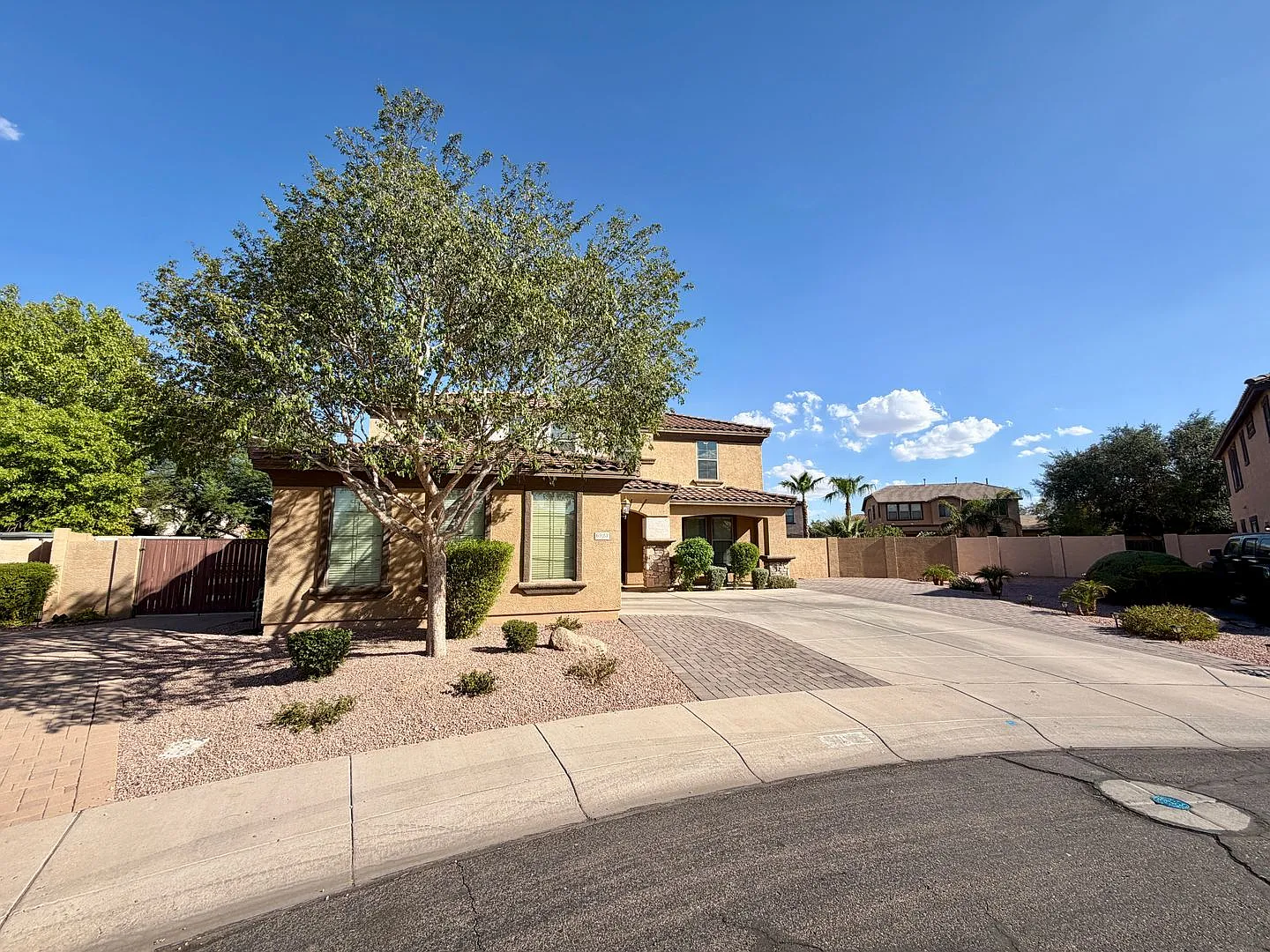 Spacious 6-bedroom, 2.5-bathroom home in Chandler, Welcome to the family friendly community of Su... — Photo 2