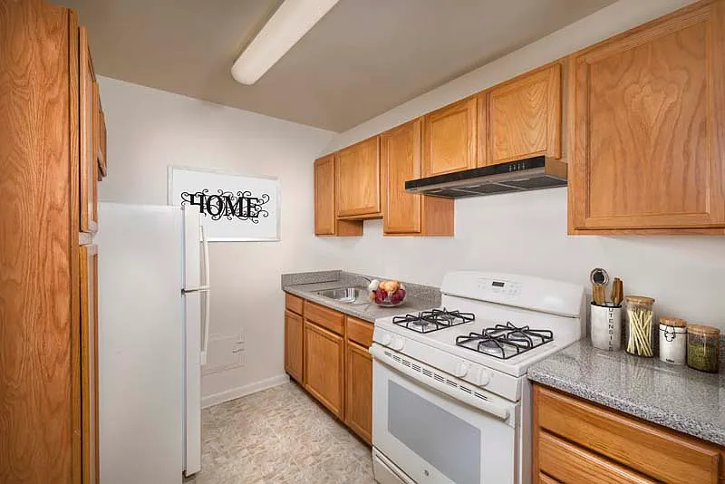 Iverson Towers & Anton House Apartments — Photo 4