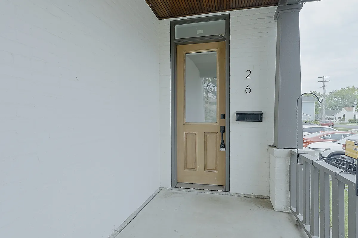 3 bed, 2.5 bath, 2110 sqft, $2,300 — Photo 3