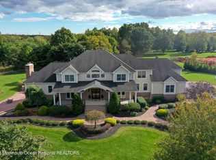 19 Bretwood Dr N, Colts Neck, NJ