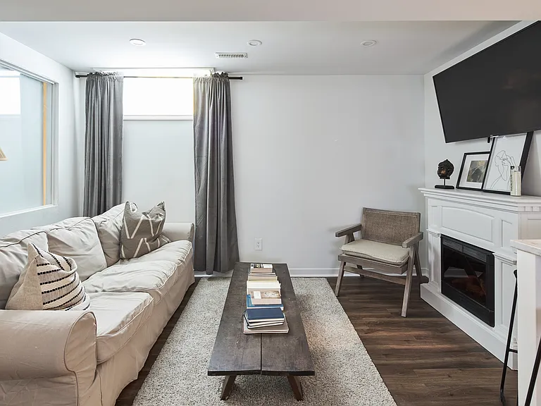 331 Catherine St — Photo 19