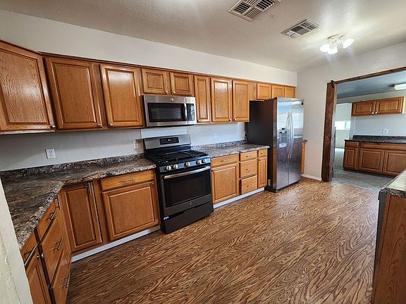 4th image of 73354 Sun Valley Dr