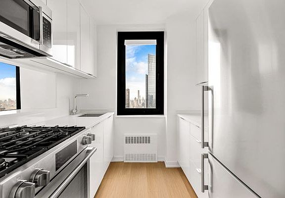 4th image of 124 W 60th St APT 42E