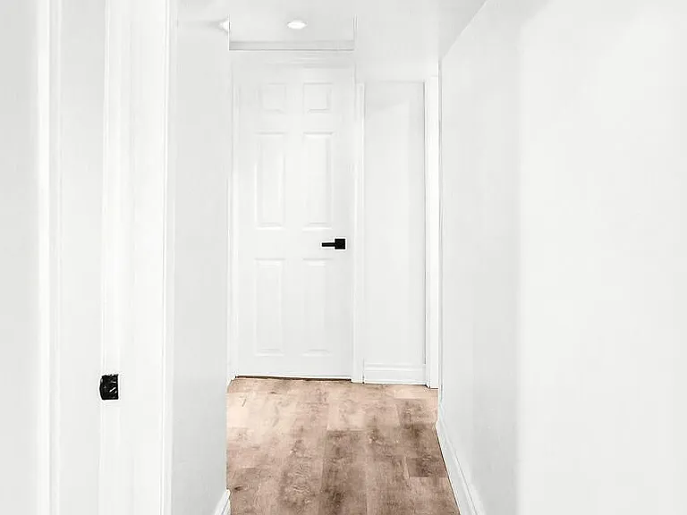 313 Ashbury Rd E #LOWER — Photo 8
