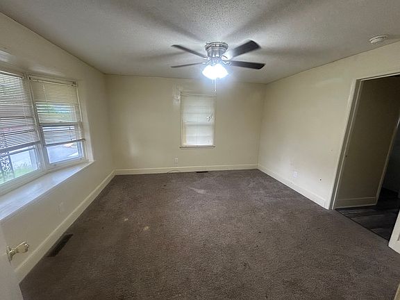 3rd image of 865 Cambridge Ave E