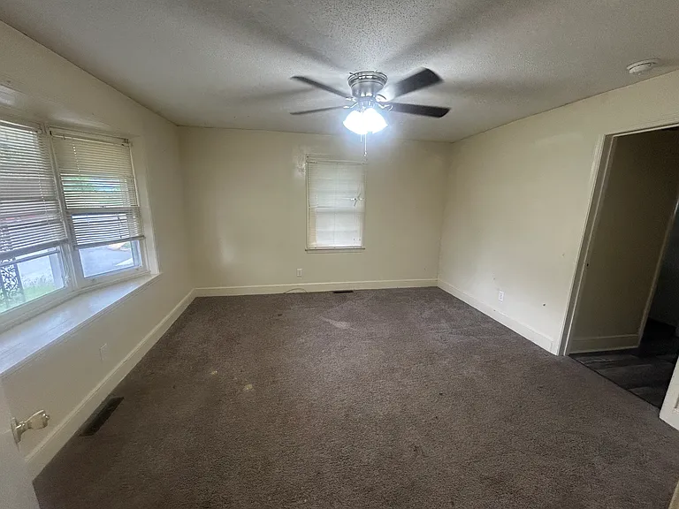 865 Cambridge Ave E — Photo 3