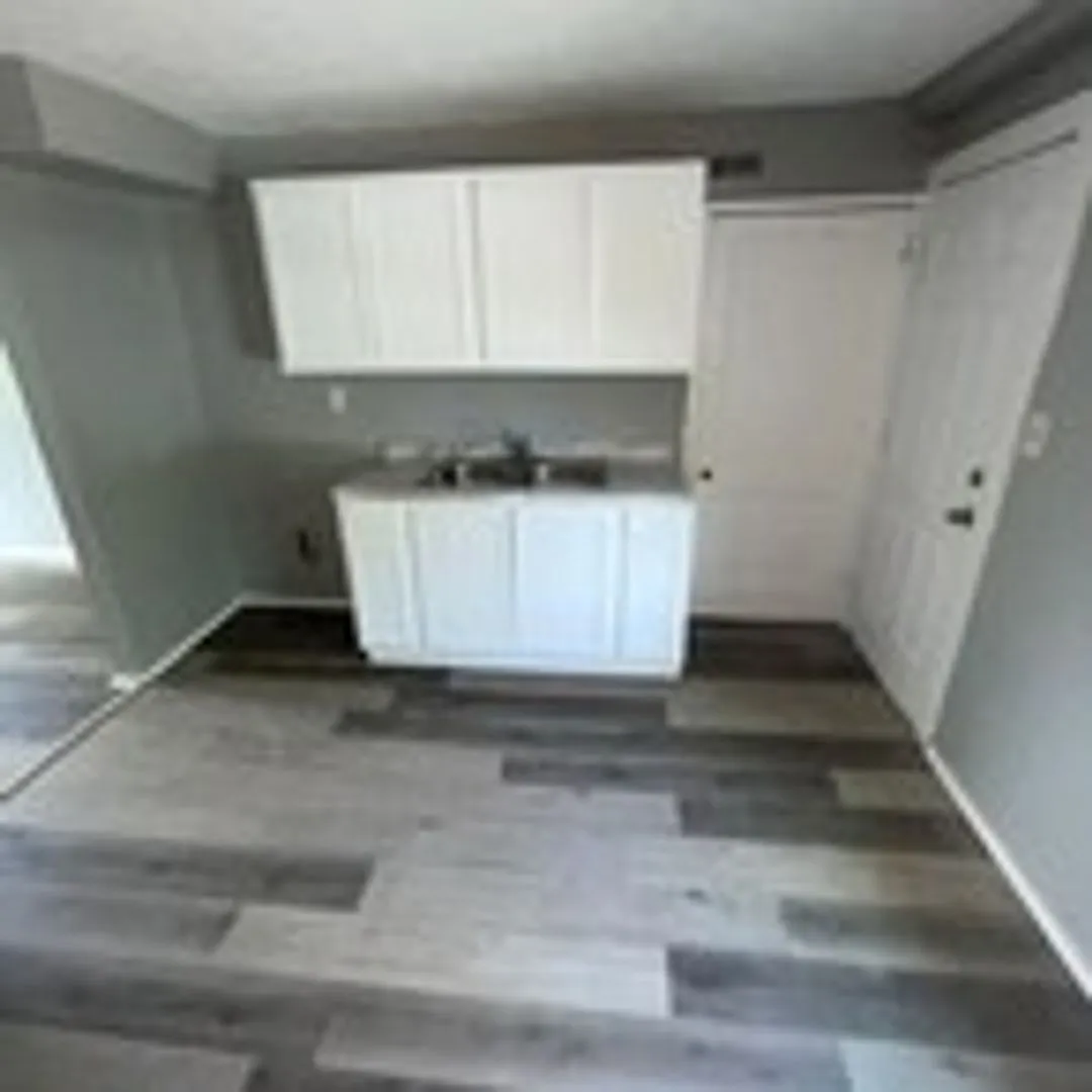 912 N Central Dr — Photo 1