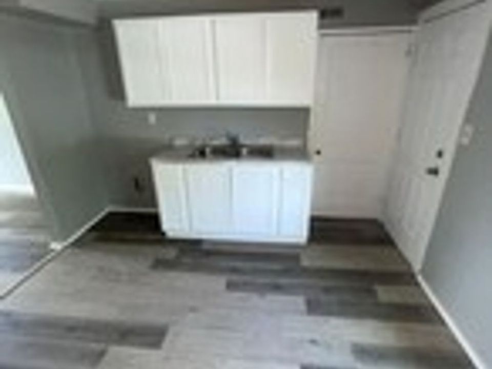 1st image of 912 N Central Dr