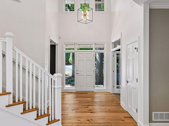 5th image of 25695 Maple View Ct