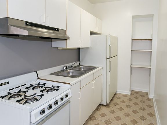 2nd image of 5516 N Kenmore Ave #803