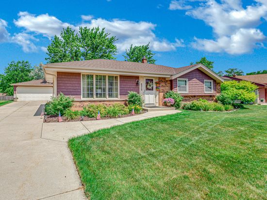 8920 W Hustis St Milwaukee Wi 53224 Mls 1698162 Zillow