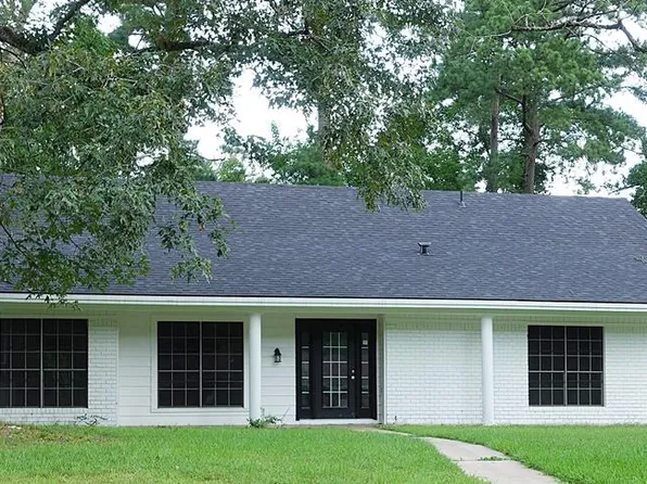 313 Hunters Creek Dr, Lufkin, TX 75901