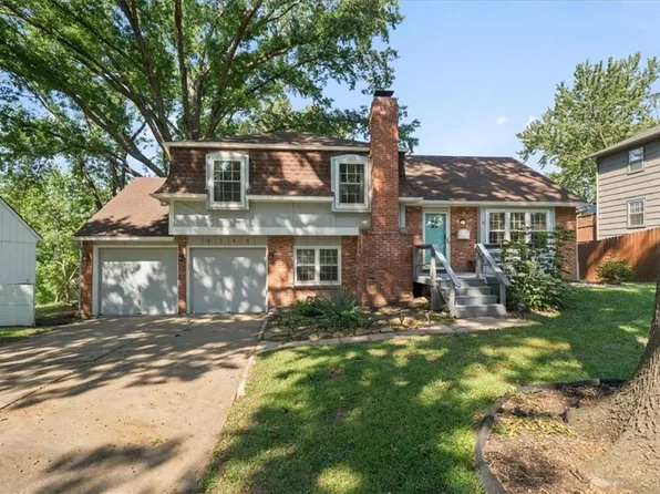 9746 Eby St, Overland Park, KS 66212