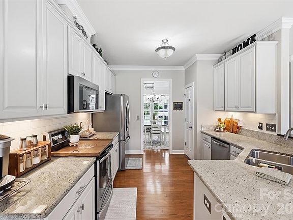 4th image of 6511 Fieldstone Manor Dr