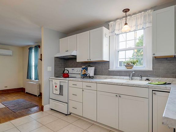 3rd image of 1181 Sharon Ln