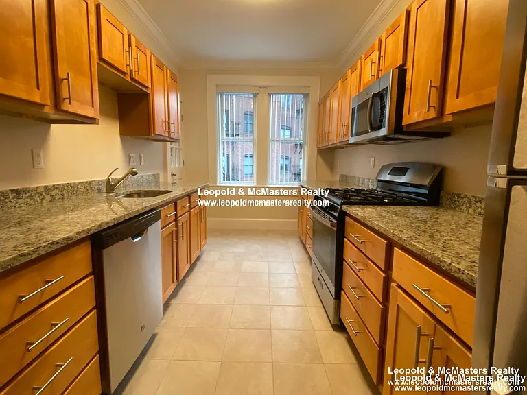 12 Short St #5 — Photo 1