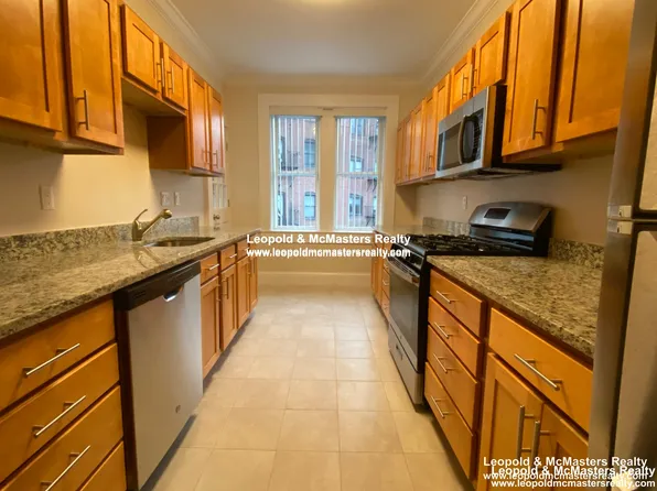 12 Short St APT 5, Brookline, MA 02446