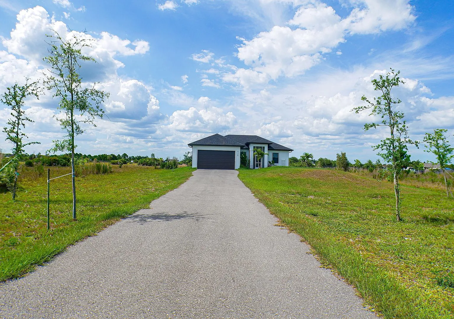 Stunning New construction 2022 3bed/2 bath in Naples on 1.14 acres of Land — Photo 2