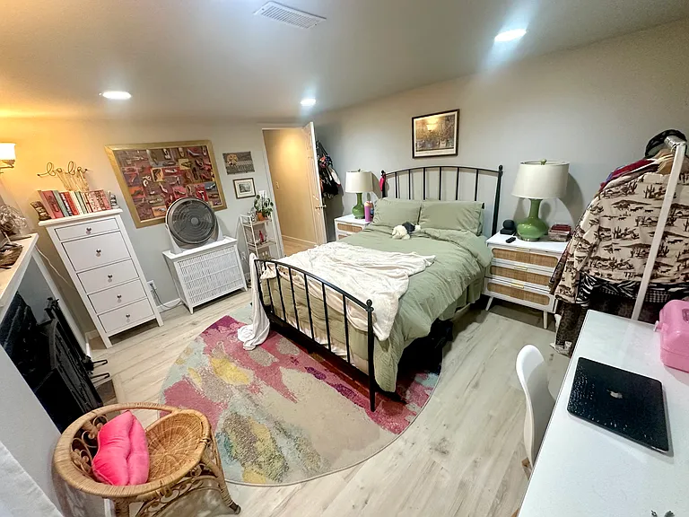 4411 Williams Ave W — Photo 11