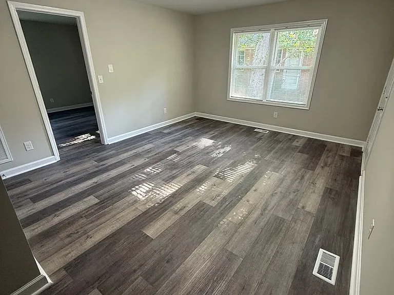 116 Bennett Ct — Photo 2