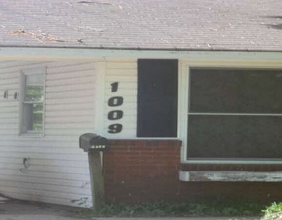 3rd image of 1009 S Parkside St