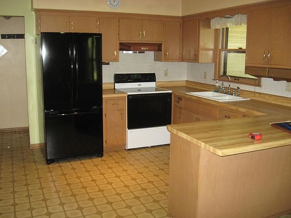4th image of W226S9035 Marianne Ave
