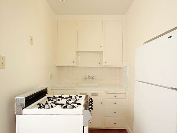 3rd image of 360 Cowper St APT 10