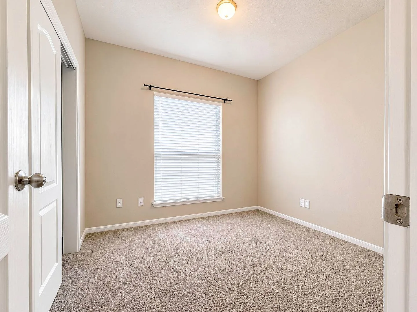 Modern 3-Bed/2-Bath Home with Fenced Yard & Garage Temple, TX — Photo 4