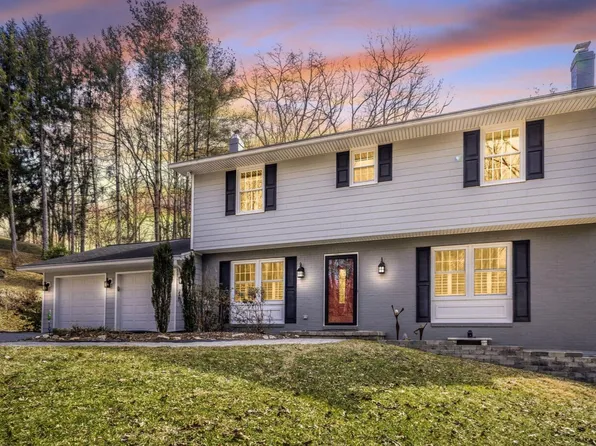 1501 Woodridge Ln, Sykesville, MD 21784