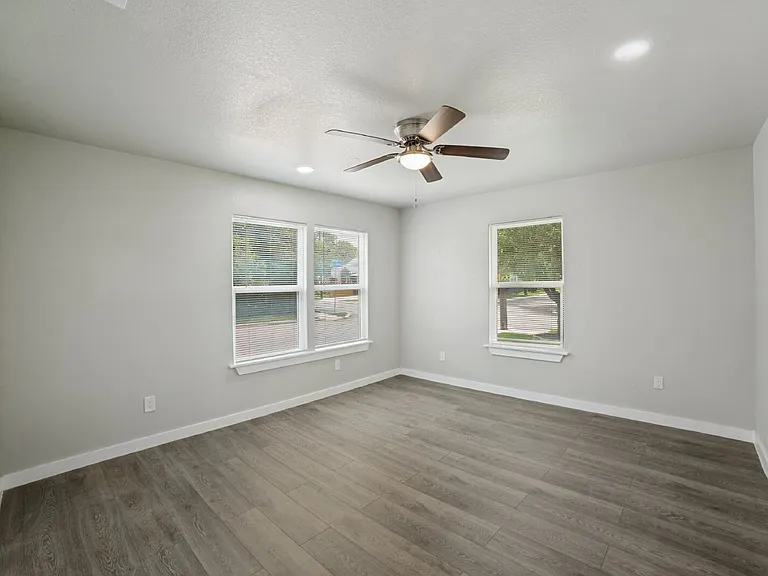 703 W Rosewood Ave — Photo 13