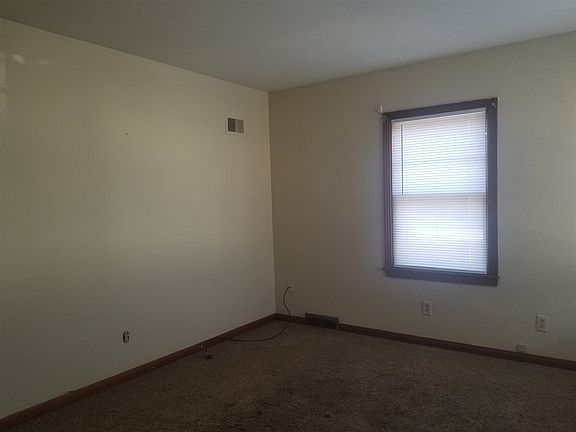 3rd image of 1116 W 3rd St