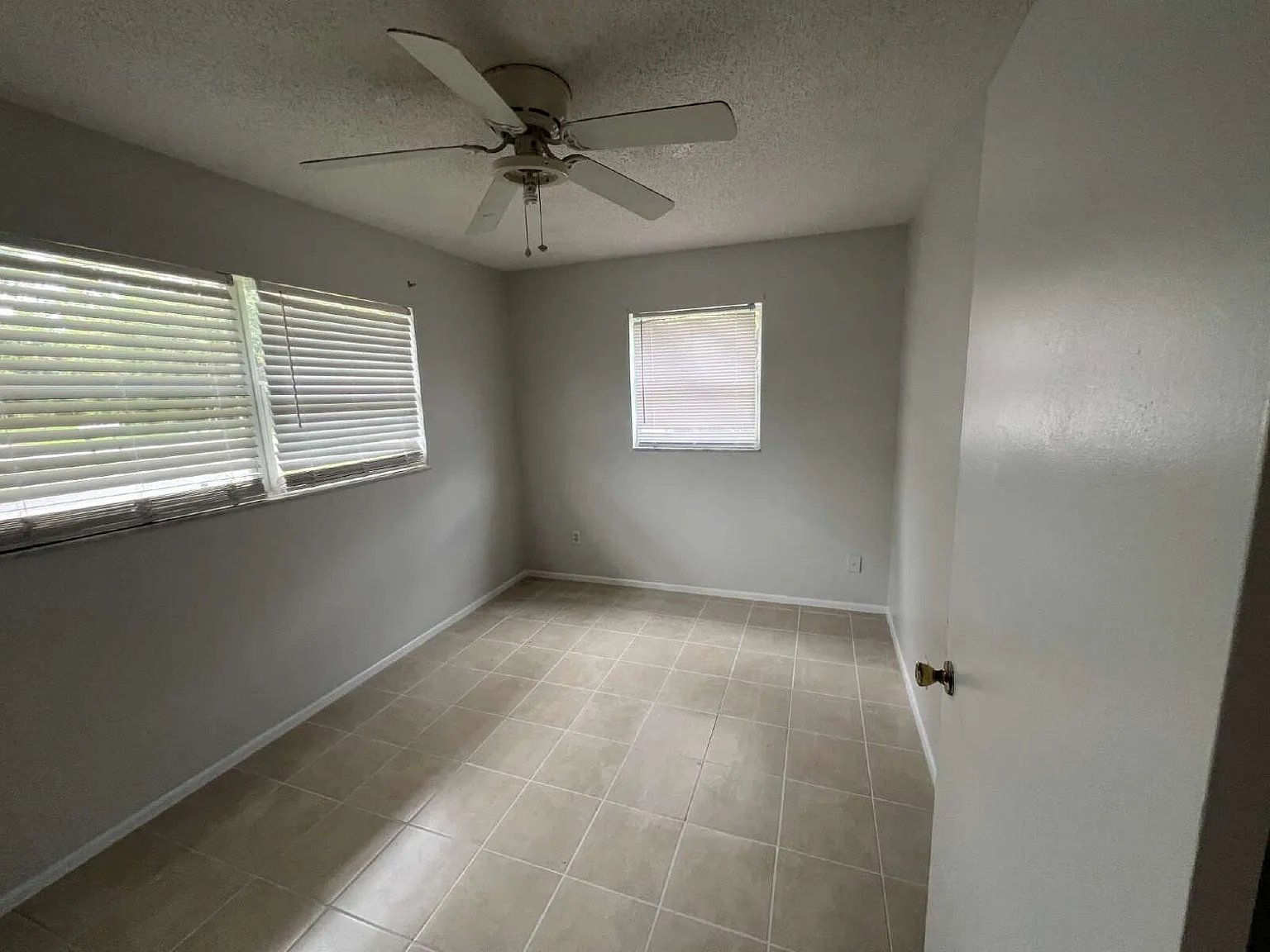 2 bed, 1.0 bath, 600 sqft, $1,300 — Photo 3