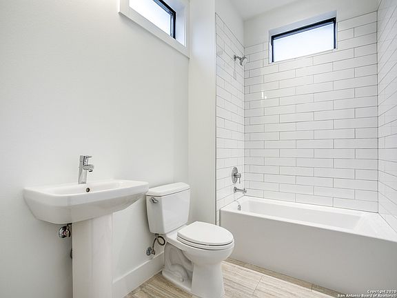 5th image of 318 W GRAYSON ST #604 #604