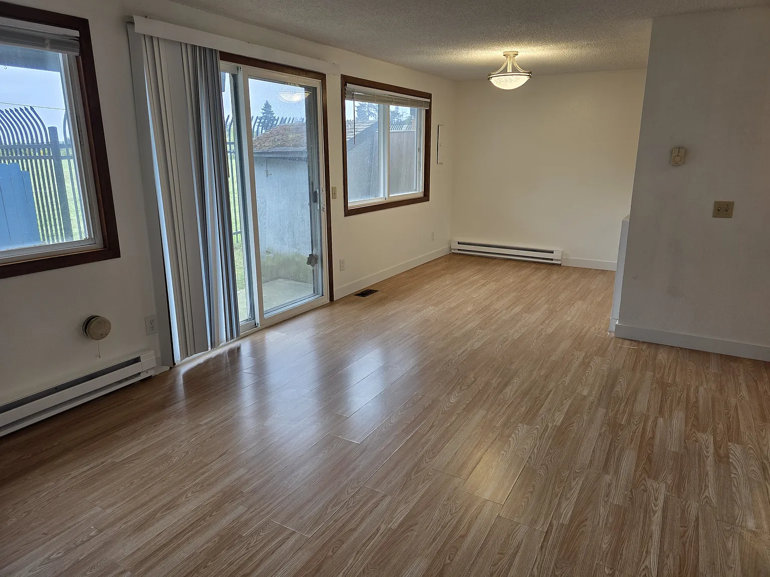2 bed, 923 sqft, $1,900 — Photo 3
