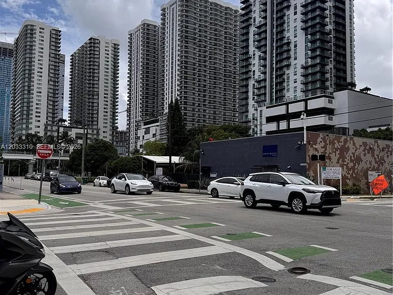 1600 NE 1st Ave #2015 — Photo 2