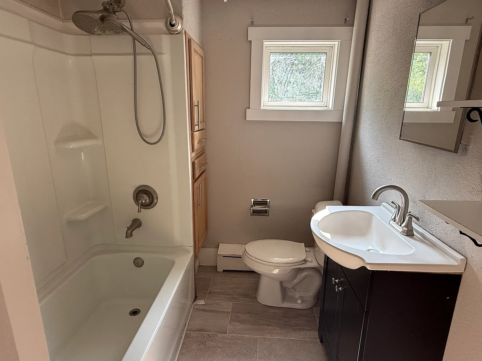 3 bed, 1200 sqft, $1,350 — Photo 3