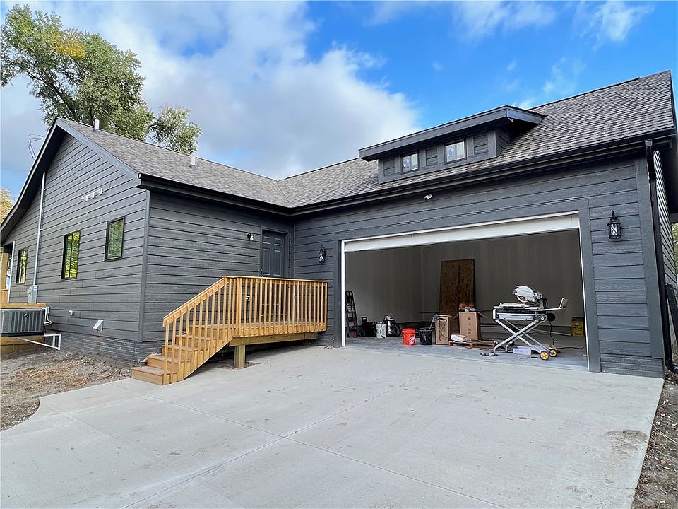2nd image of 801 Shaw St